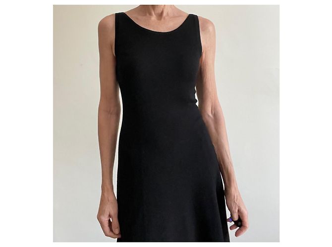 Schwarzes ärmelloses Kleid mit Bootsausschnitt aus Strick von Adolfo Dominguez Größe 34-36. - Ansicht 6