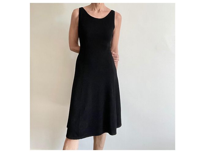 Schwarzes ärmelloses Kleid mit Bootsausschnitt aus Strick von Adolfo Dominguez Größe 34-36. - Ansicht 7