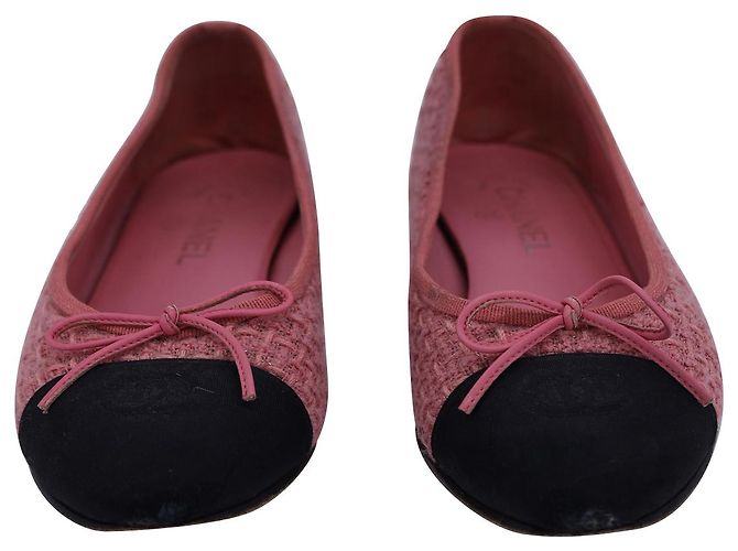 Timeless Sapatilhas Chanel Interlocking CC Cap Toe em Tweed Rosa - vista 2