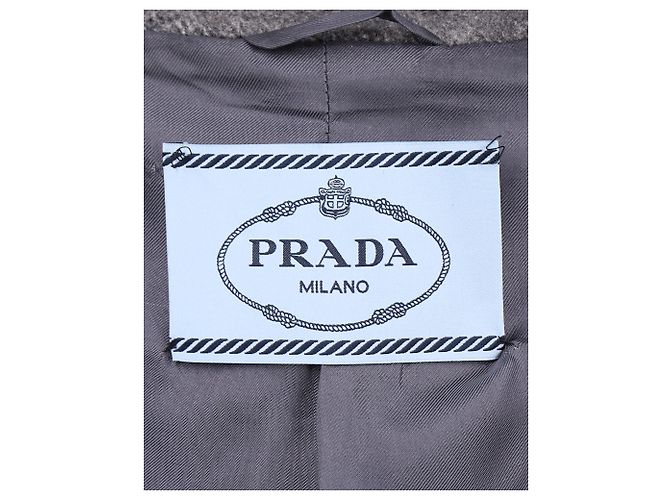 Abrigo con dobladillo y mangas drapeadas de lana gris de Prada - vista 4