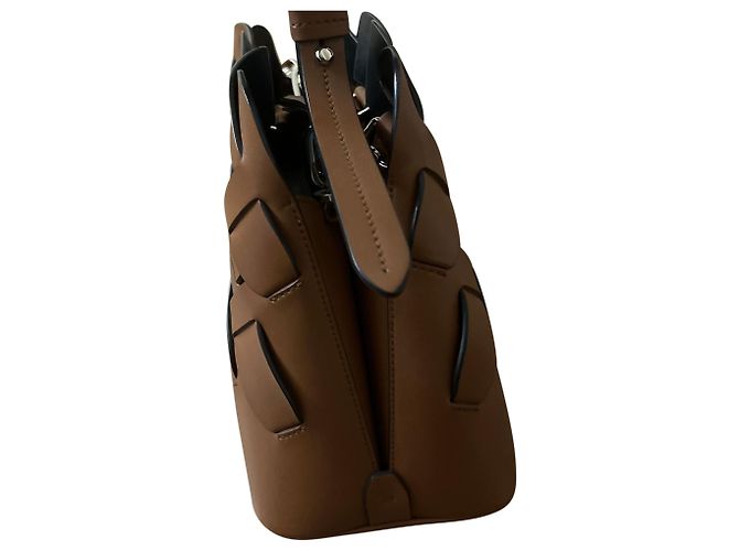 Prada Tress Umhängetasche aus braunem Vitello Intreccio-Leder - Ansicht 8