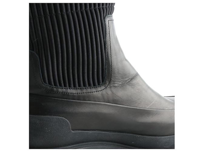HERMÈS - Schwarze Kalbsleder-Stiefeletten (Größe 37,5) - Ansicht 7