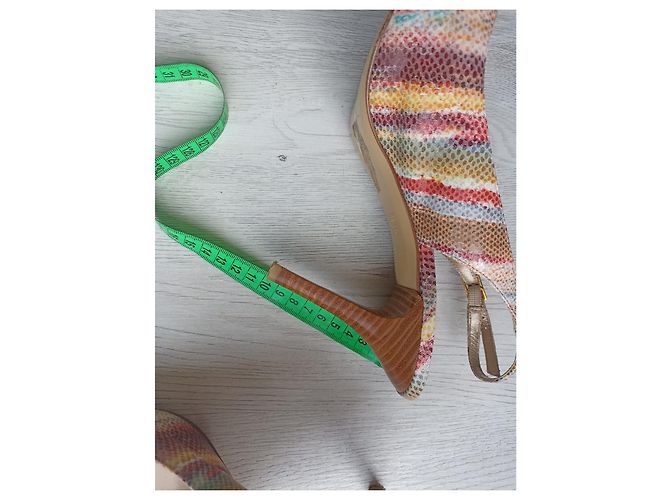 Stuart Weitzman Sandalen mit Absatz aus Leder Schlangenmuster Mehrfarben - Ansicht 4