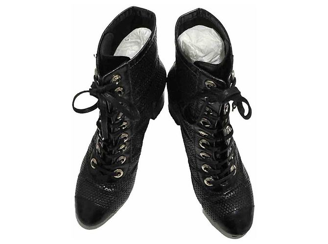 Stivali con lacci Chanel in pelle traforata nera Nero - vista 10