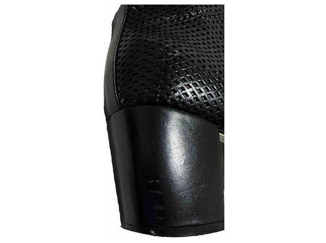 Stivali con lacci Chanel in pelle traforata nera Nero - vista 14