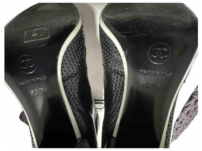 Stivali con lacci Chanel in pelle traforata nera Nero - vista 16