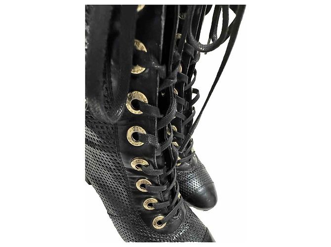 Stivali con lacci Chanel in pelle traforata nera Nero - vista 17