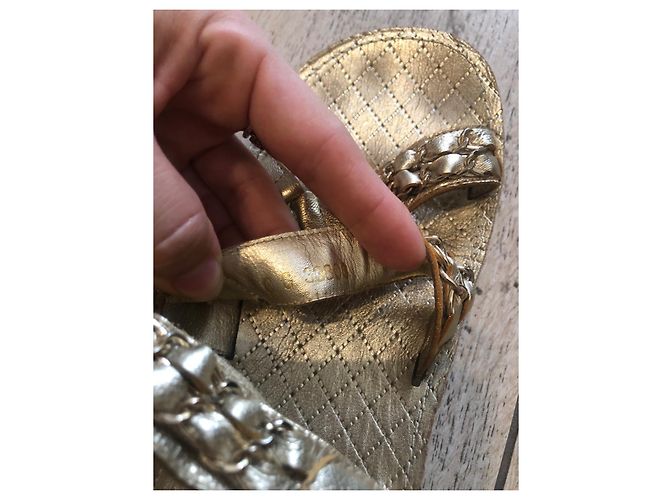 Sandali Chanel in pelle dorata D'oro - vista 4