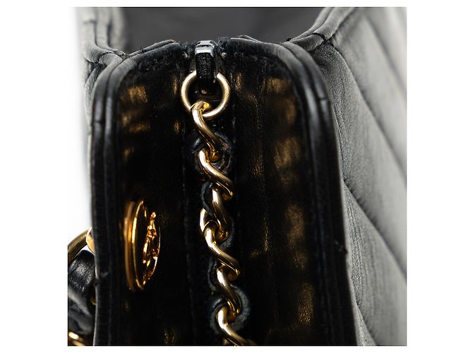 Borsa a tracolla Chanel in pelle di agnello Chevron nera Nero - vista 10