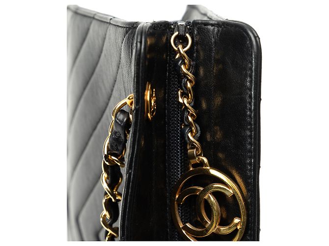 Borsa a tracolla Chanel in pelle di agnello Chevron nera Nero - vista 9