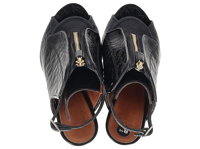 Givenchy verströmen diese Sandalen einen gehobenen und raffinierten Look. - Ansicht 6