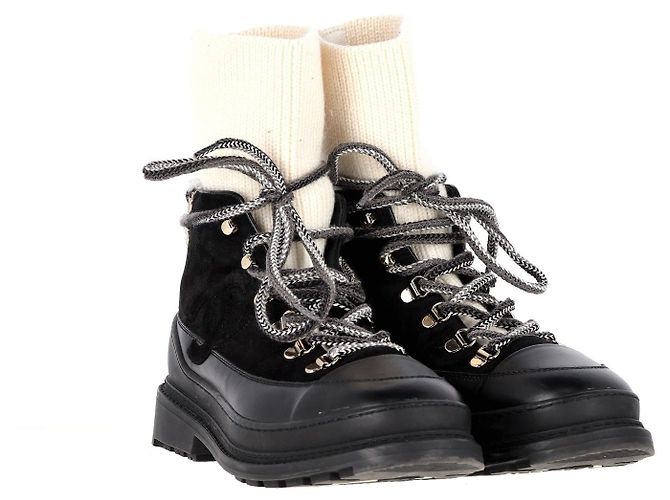 Timeless Botas de combate de gamuza con logo CC entrelazado de Chanel en cuero negro - vista 3