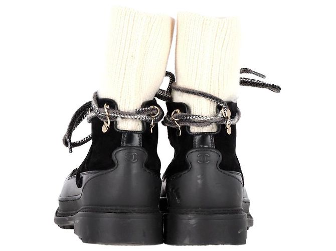 Timeless Botas de combate de gamuza con logo CC entrelazado de Chanel en cuero negro - vista 4
