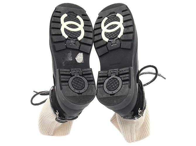 Timeless Botas de combate de gamuza con logo CC entrelazado de Chanel en cuero negro - vista 6