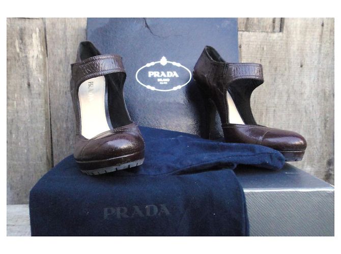 Pumps von Prada, Größe 37,5, neuwertiger Zustand. Dunkelbraun - Ansicht 2