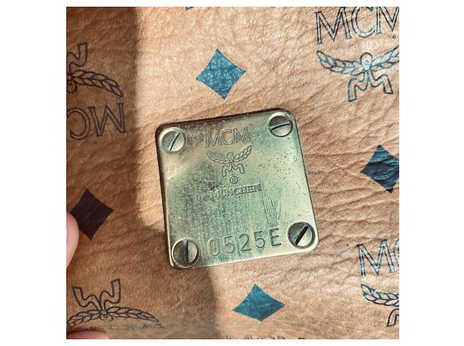 Borsa a tracolla in pelle sintetica marrone MCM Vicetos Logogram Boston Bag. - vista 4
