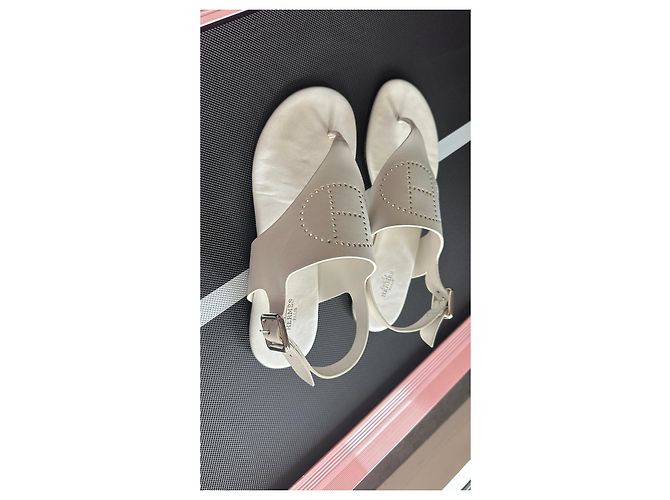Sandali Hermès Kola Thong in pelle bianca Bianco - vista 4