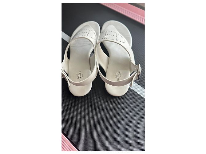 Sandali Hermès Kola Thong in pelle bianca Bianco - vista 5