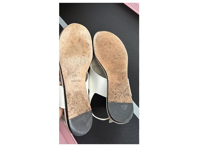 Sandali Hermès Kola Thong in pelle bianca Bianco - vista 6