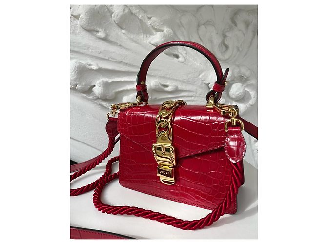 Gucci Edizione limitata Sylvie chain top handle in vero coccodrillo Pre-fall 2019 Rosso - vista 2