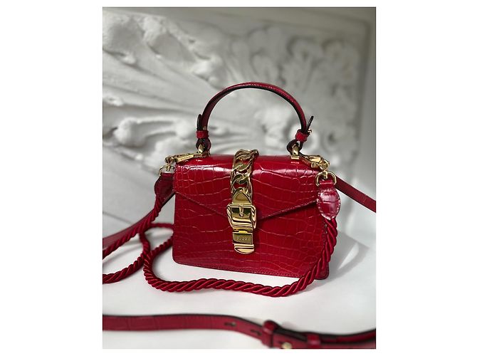 Gucci Edizione limitata Sylvie chain top handle in vero coccodrillo Pre-fall 2019 Rosso - vista 3