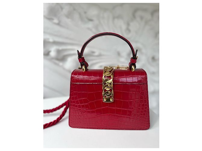 Gucci Edizione limitata Sylvie chain top handle in vero coccodrillo Pre-fall 2019 Rosso - vista 6