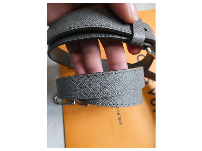 tracolla Louis Vuitton per borsa da viaggio Keepall Grigio - vista 5