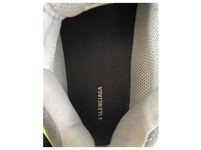 Balenciaga Triple S Sneakers aus grauem Polyurethan - Ansicht 2
