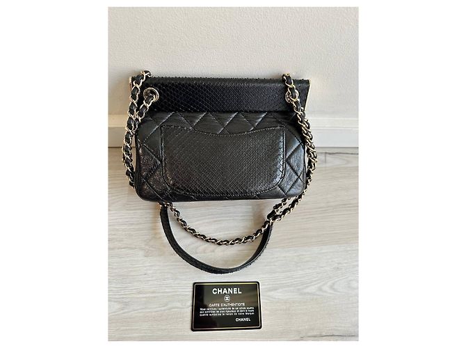 Timeless Bolso de mano Chanel de cuero y pitón negro - vista 2