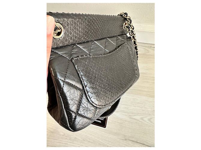 Timeless Bolso de mano Chanel de cuero y pitón negro - vista 4