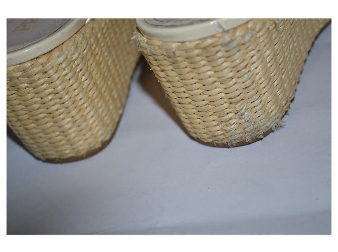Sandali Prada in vernice color crema 36 IT - vista 4