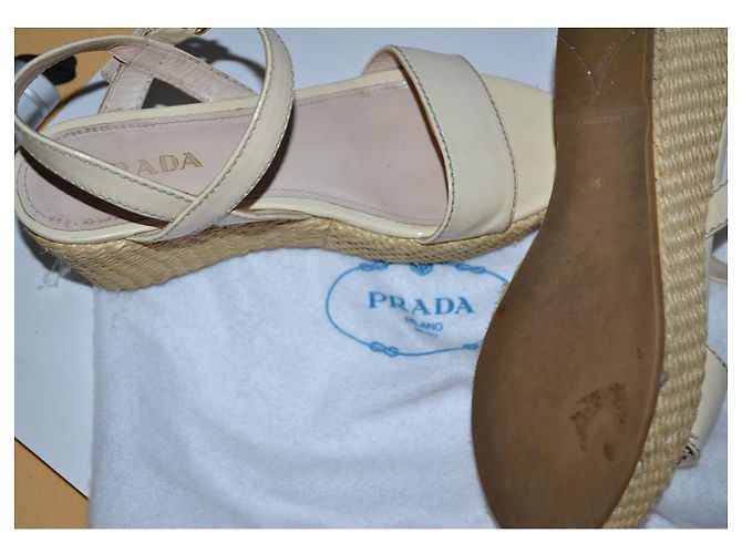 Sandali Prada in vernice color crema 36 IT - vista 5