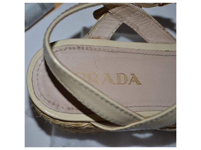 Sandali Prada in vernice color crema 36 IT - vista 6