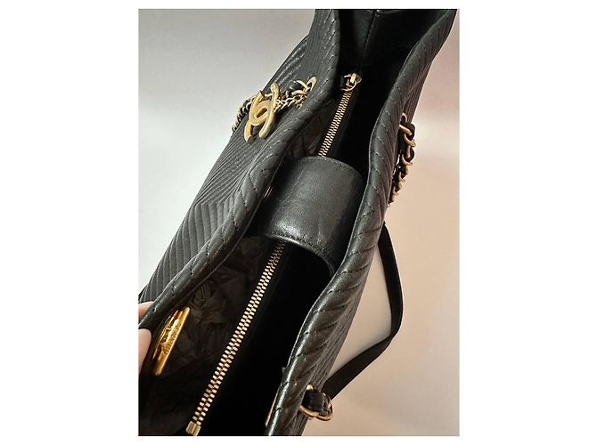 Borsa Chanel Grand Shopping Chevron Nera in Pelle Nero - vista 4