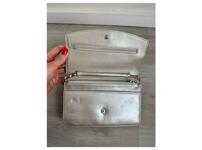 Wallet On Chain Borsa Chanel Woc in pelle color champagne argento - vista 4