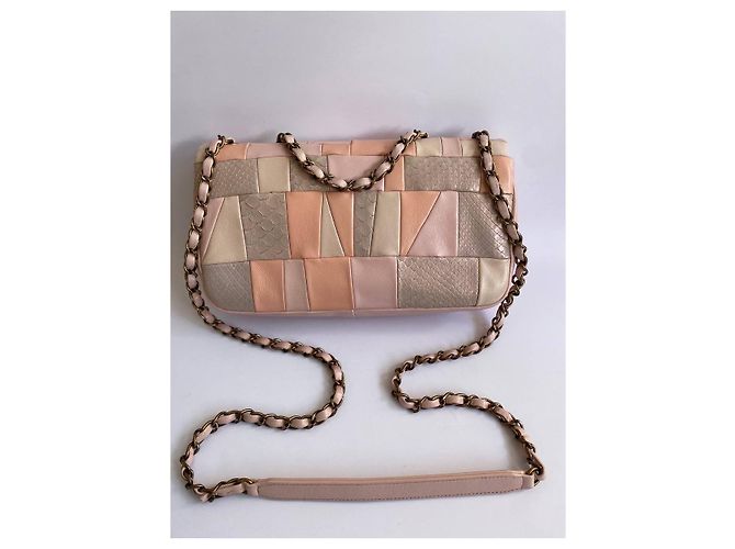 Timeless Borsa a mano Chanel in pelle e pitone rosa beige corallo - vista 4