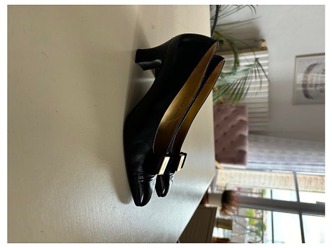 Décolleté Yves Saint Laurent in pelle nera 35.5 Nero - vista 2