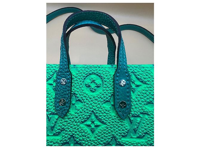 Borsa LOUIS VUITTON Monogram Taurillon Illusion Sac Plat XS M81221 Verde - vista 3