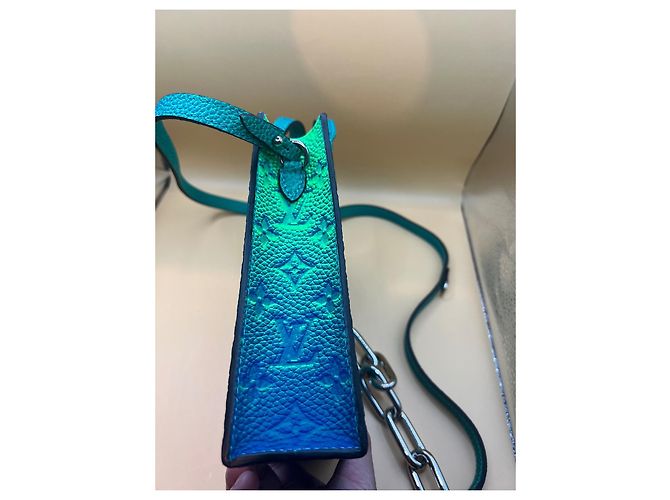 Borsa LOUIS VUITTON Monogram Taurillon Illusion Sac Plat XS M81221 Verde - vista 5