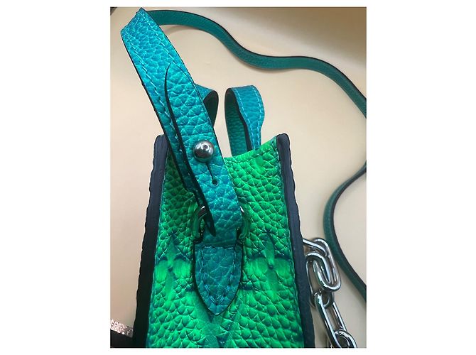 Borsa LOUIS VUITTON Monogram Taurillon Illusion Sac Plat XS M81221 Verde - vista 6