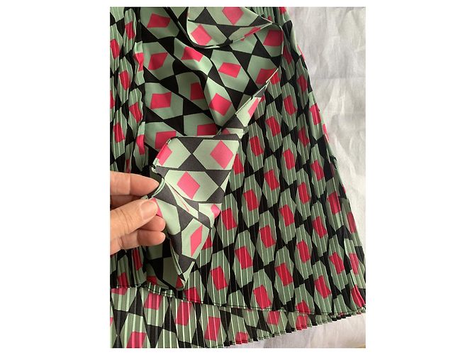 Vestido sem mangas Diane Von Furstenberg com decote em V e plissado Multicor - vista 11
