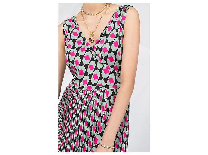 Vestido sem mangas Diane Von Furstenberg com decote em V e plissado Multicor - vista 5