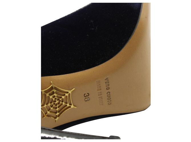 Charlotte Olympia Kitty Pumps aus blauem Samt - Ansicht 5