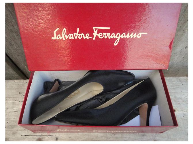 Salvatore Ferragamo pumps size 38 Black - view 2