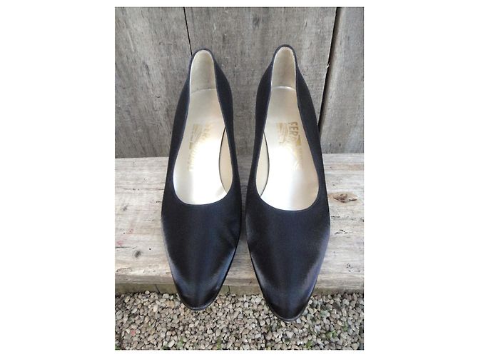 Salvatore Ferragamo pumps size 38 Black - view 6