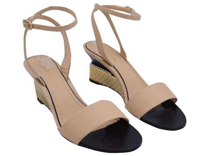 Espadrilles compensées à logo CC entrelacé Chanel en cuir beige - vue 9