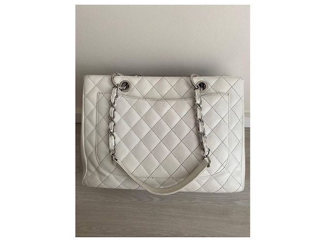 Mademoiselle Borsa Shopping Chanel in pelle caviar bianca Bianco - vista 2