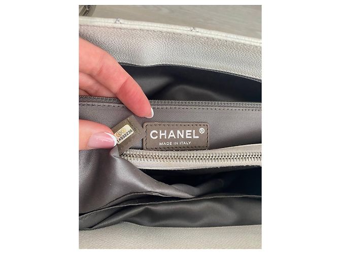 Mademoiselle Borsa Shopping Chanel in pelle caviar bianca Bianco - vista 9