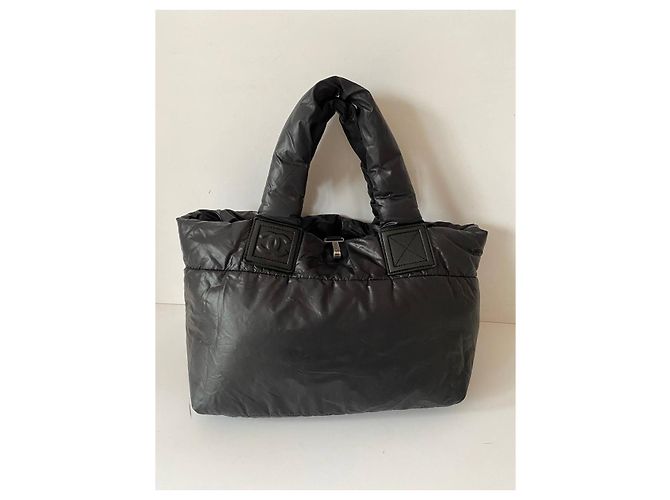 Cocoon Bolso Chanel Cocon Reversible de Nylon Negro Burdeos - vista 2