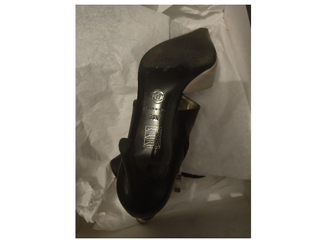 Stivaletti Chanel in pelle nero e beige - vista 4